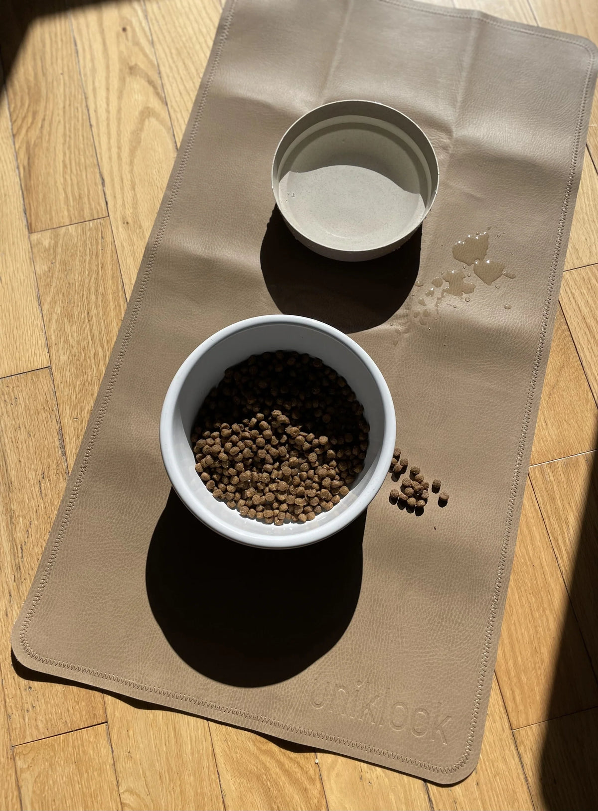 Tapis brun + gris mini Uniklook - La niche&amp;moi