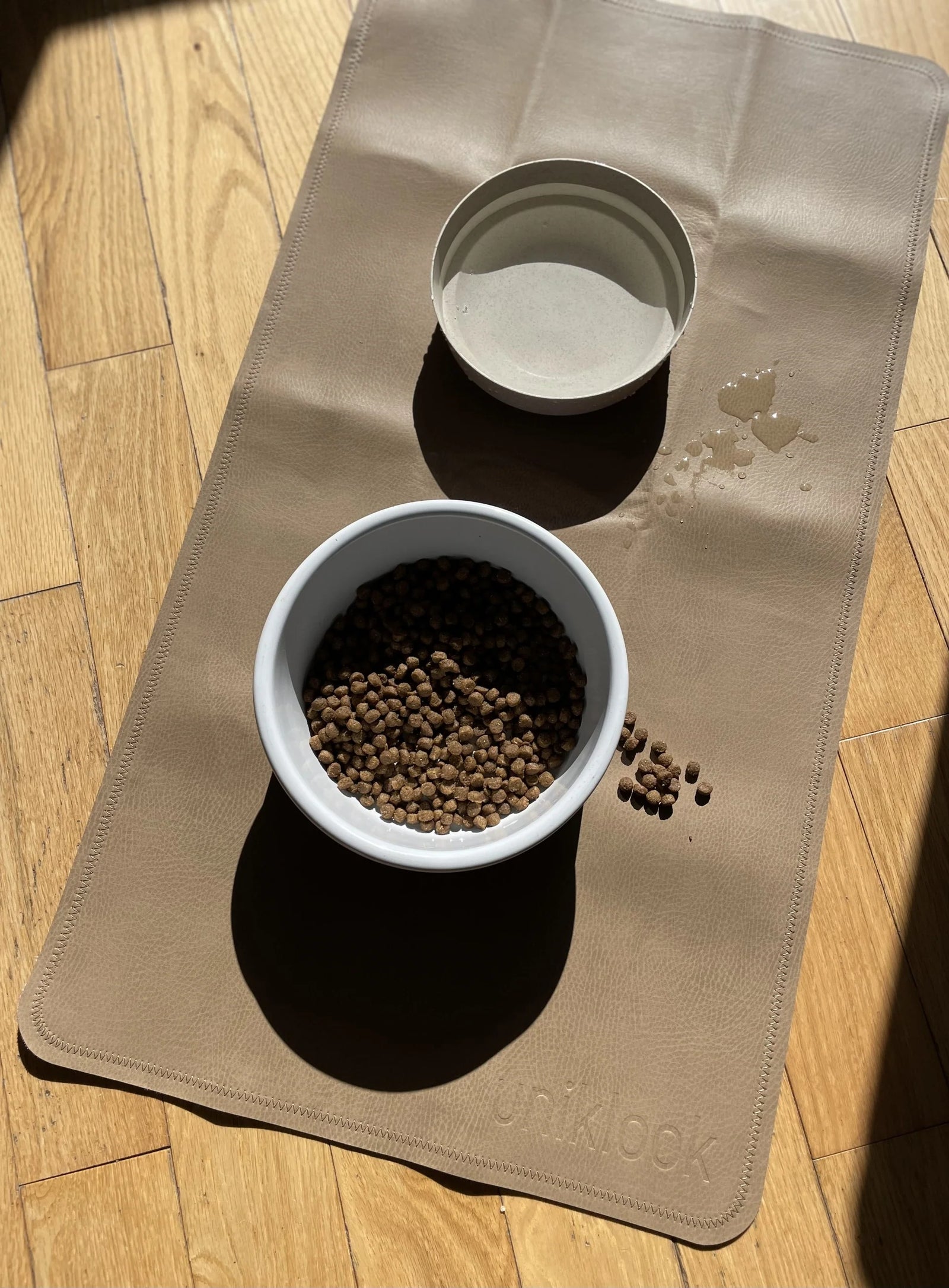 Tapis brun + gris mini Uniklook - La niche&moi